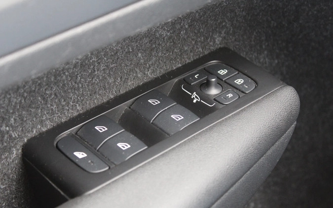Volvo XC 40 cena 131999 przebieg: 98300, rok produkcji 2021 z Wieliczka małe 137